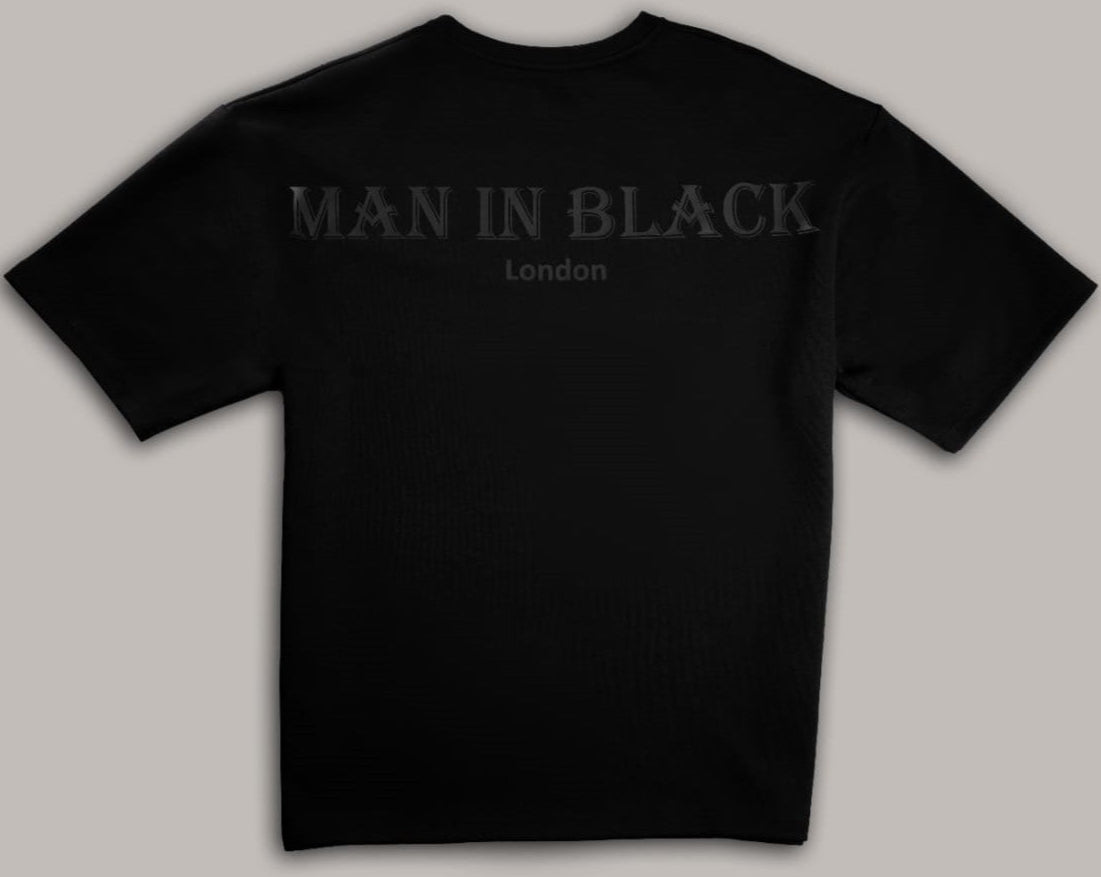 MAN IN BLACK CLASSIC OVERSIZE T-SHIRT