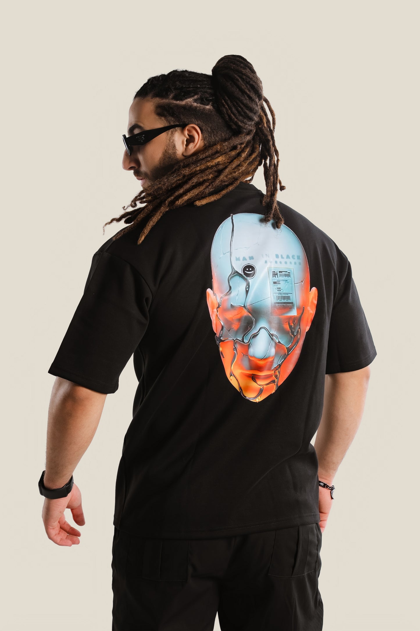 BLACK Over size RAVE Man In Black T-shirt